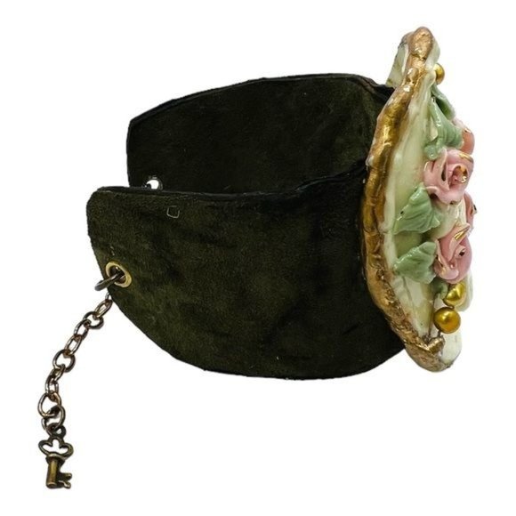 Vintage Broken China Caged in Artisan Metalwork Cabochon & Suede Cuff Bracelet - Picture 8 of 17